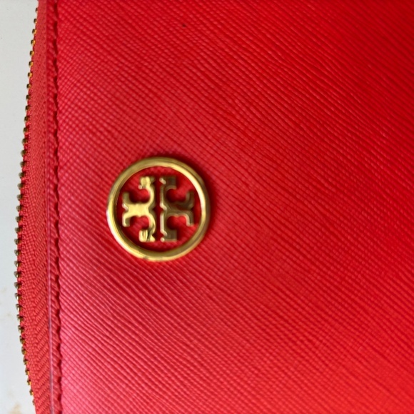 Tory Burch NWOT wallet 6"x4" - Picture 5 of 5